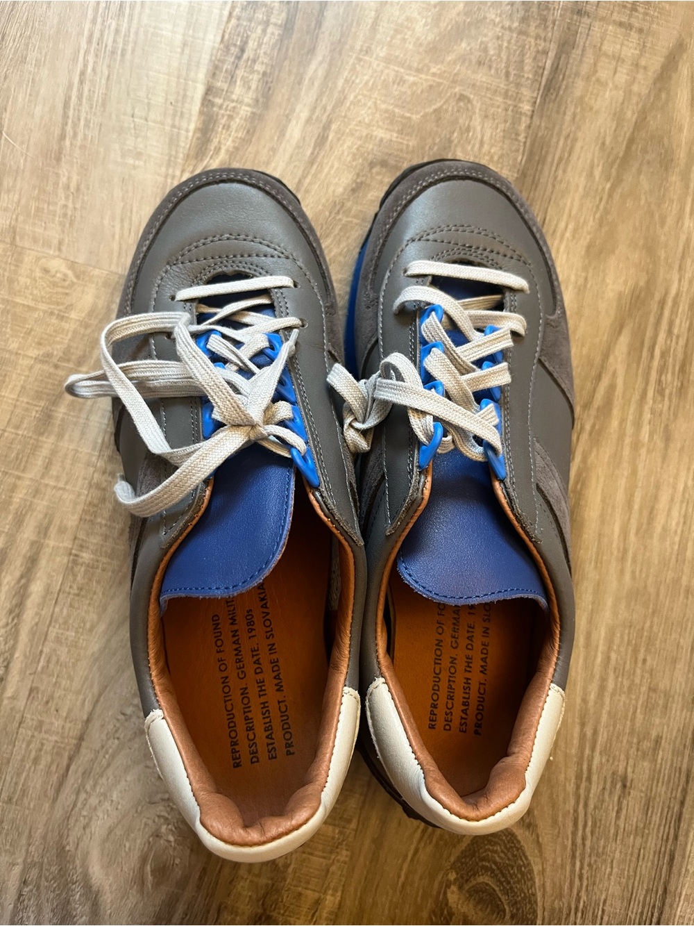 Reproduction of Found women’s tennis shoe size 6